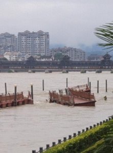 ​洪峰过境怀化芷江！备受关注的龙津风雨桥很“平安”，当地：最高水位时距桥面