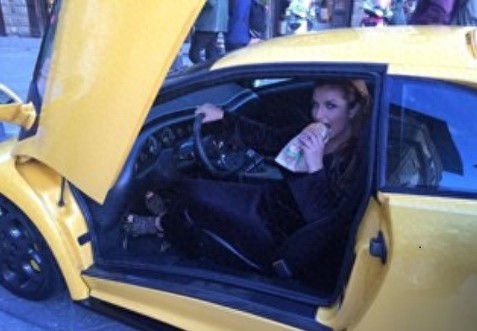 兰博基尼创始人孙女儿从小就被要求只能开兰博基尼，她表示很痛苦