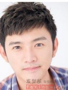 ​发型设计男圆脸 清爽帅气又活泼