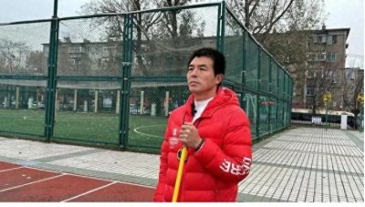 ​＂柏剑，从山沟里走出的体育老师，用29年时间助养200多个孩子＂
