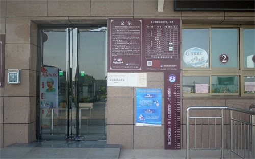 黄河岸边有一圣天湖，被称仙乡圣水四季有景，投资2亿元建成这样