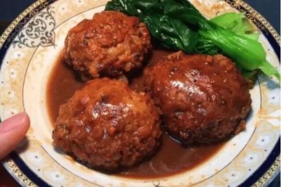 ​大厨教你“四喜丸子”的家常做法，简单易学，色香味俱全，超下饭
