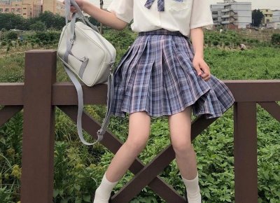 ​带50万给儿子买房，到门口听见亲家跟儿媳笑着谈话，我转身就走