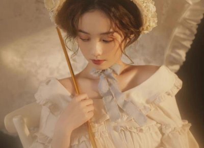 ​熊磊戏称带货小能人，声称每天要忙到凌晨，网友：先还房子后做