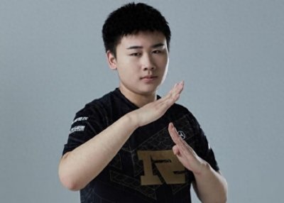 ​狂小狗UZI即将加入WE？