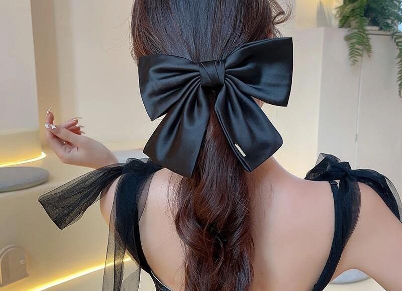 70岁老工程师，去世时，不通知亲生女儿，反而把百万财产给外甥女